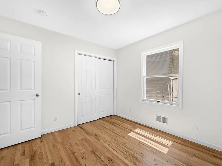 14 Elizabeth St #1 — Photo 11