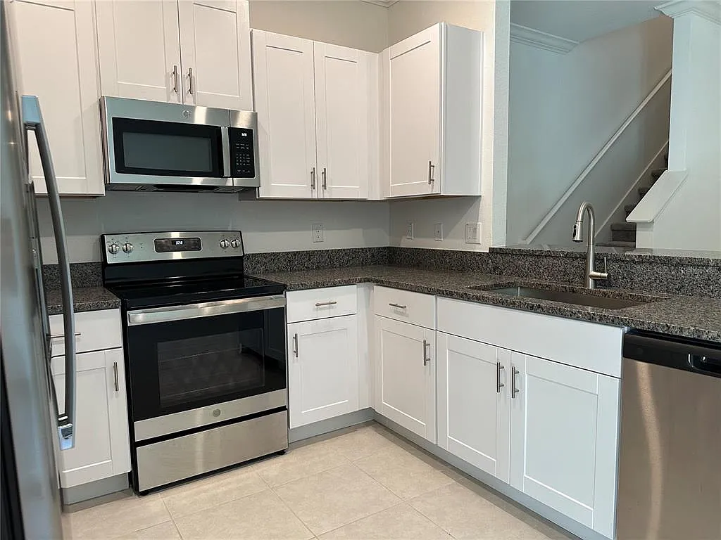 3 bed, 2.5 bath, 1666 sqft, $2,000 — Photo 4