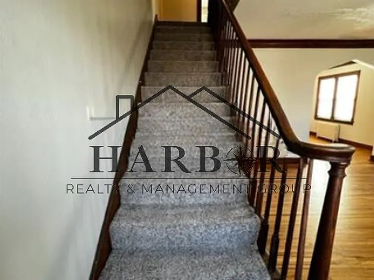 1st Avenue SW Duplex — Photo 9