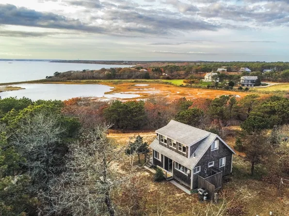 85 Bay View Ave, Edgartown, MA 02539