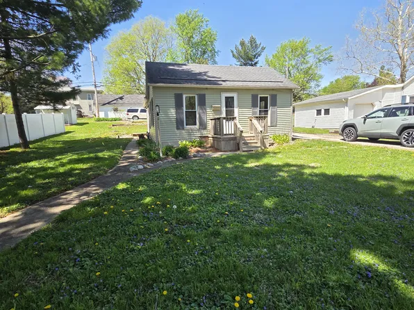 506 N Main St, Eureka, IL 61530