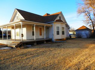 721 E 2nd St, Russell, KS 67665