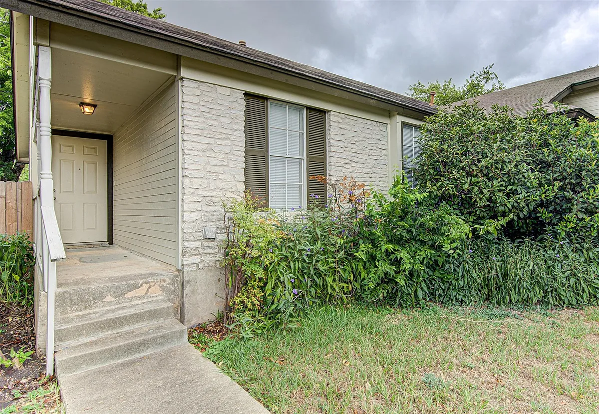 Building Photo - 8116 W Gate Blvd #B