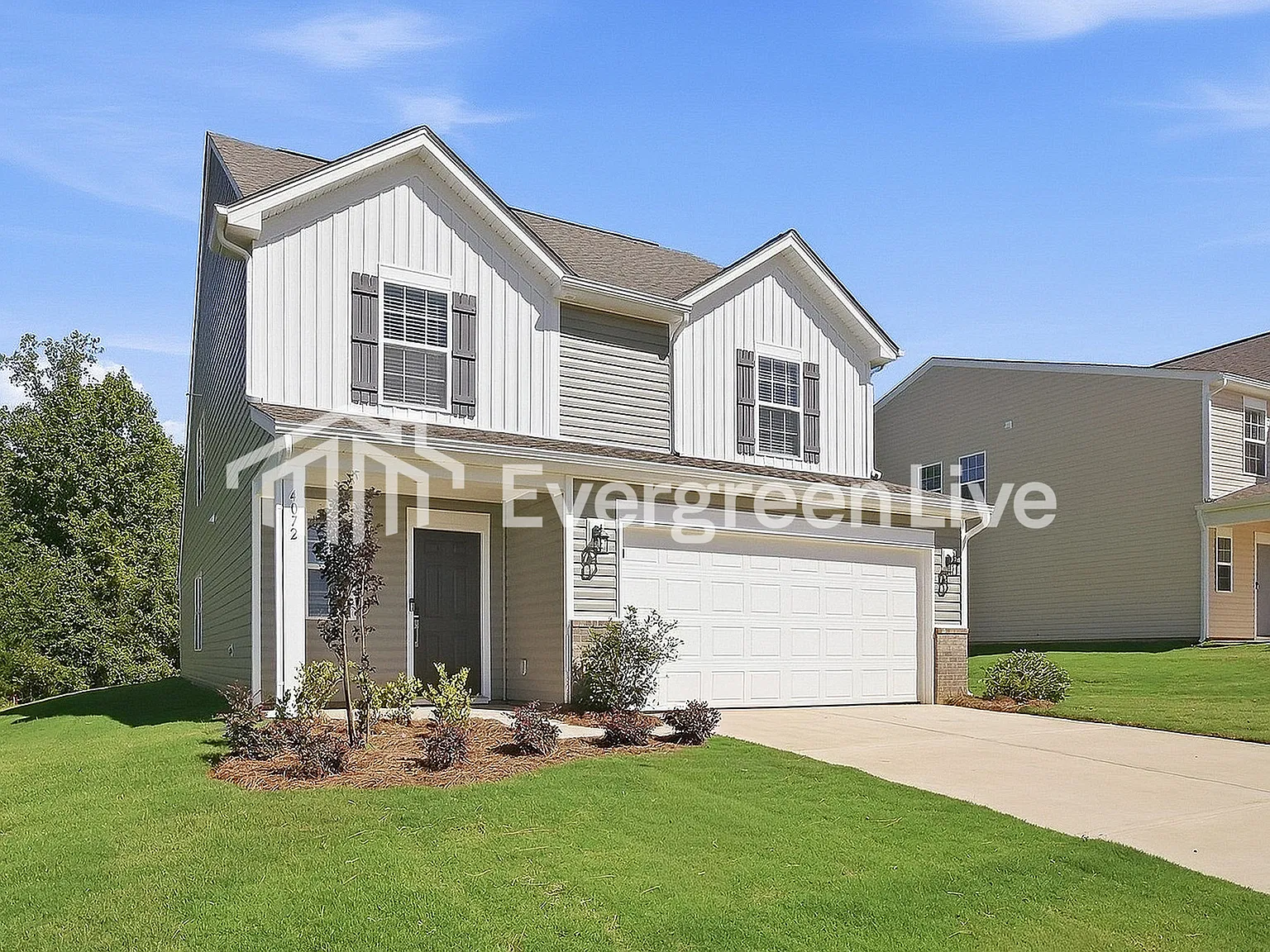 4 bed, 2.5 bath, 2307 sqft, $1,940 — Photo 2