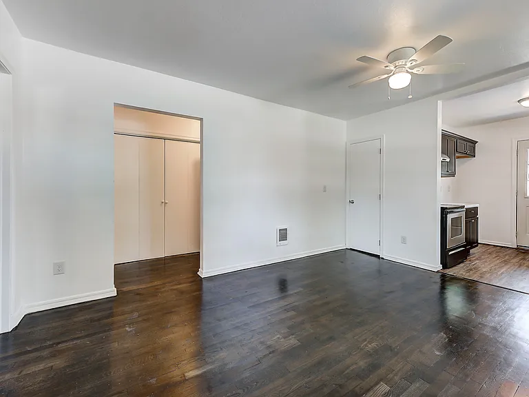 2416 SW 33rd St — Photo 9