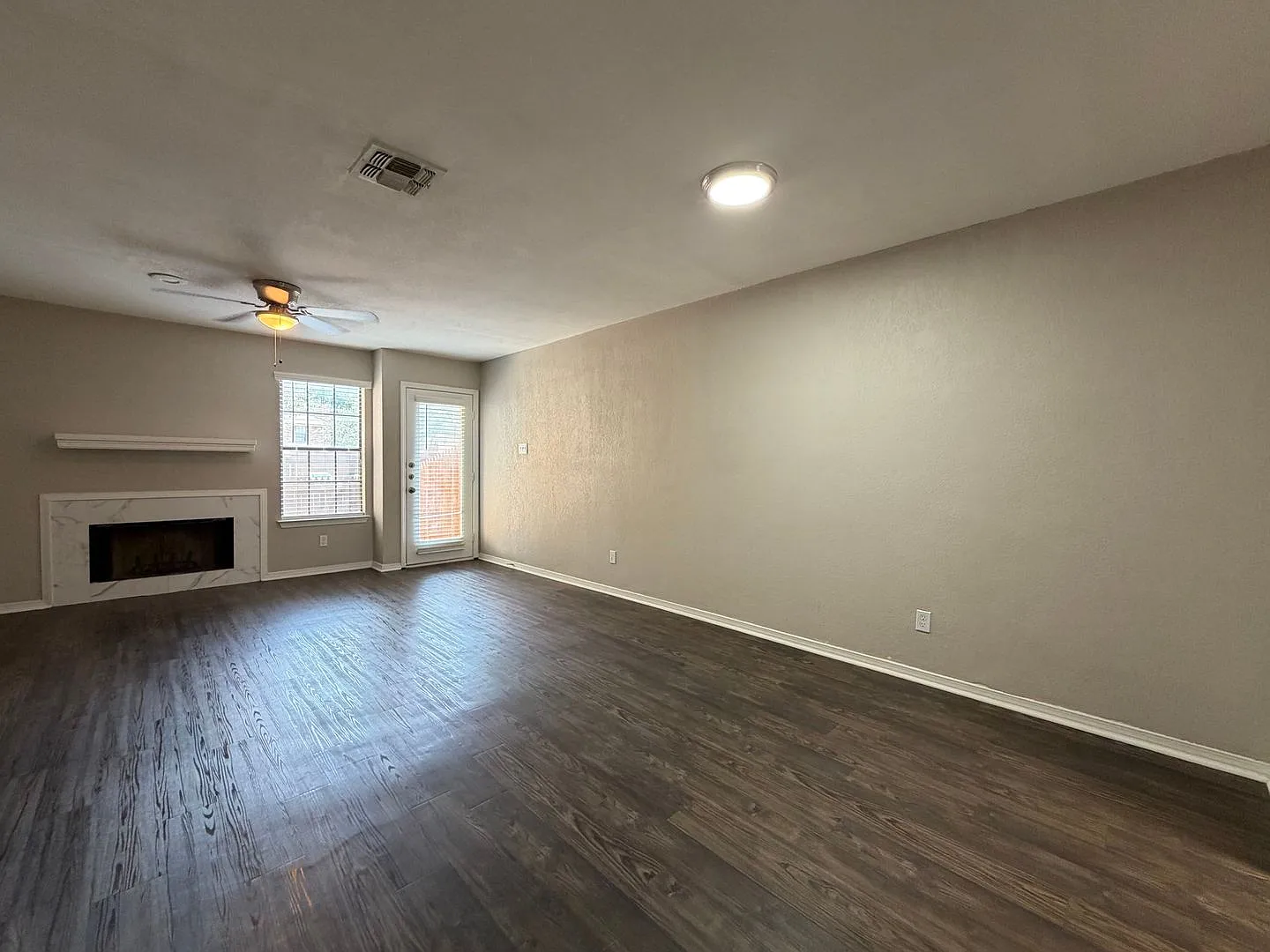 Available Now 2 Bedroom 1.5 Bath Townhome In Sw Fort Worth — Photo 3