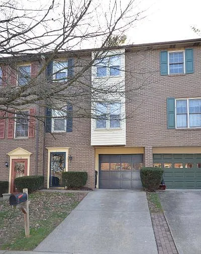 236 London Towne Dr — Photo 1