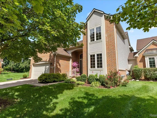 3286 Lochmore Ct, Commerce Township, MI 48382