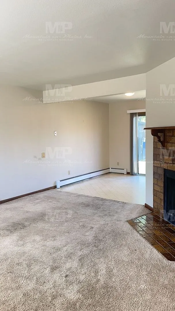 Building Photo - 1624 Azalea Dr #1