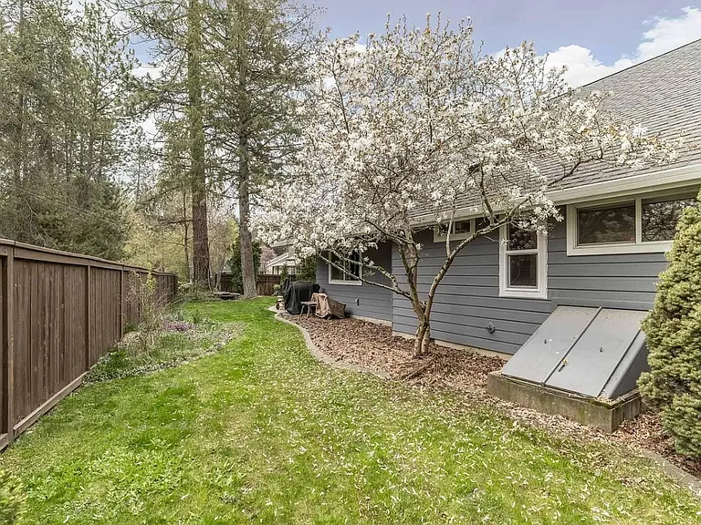 2831 N White Pines Dr — Photo 26