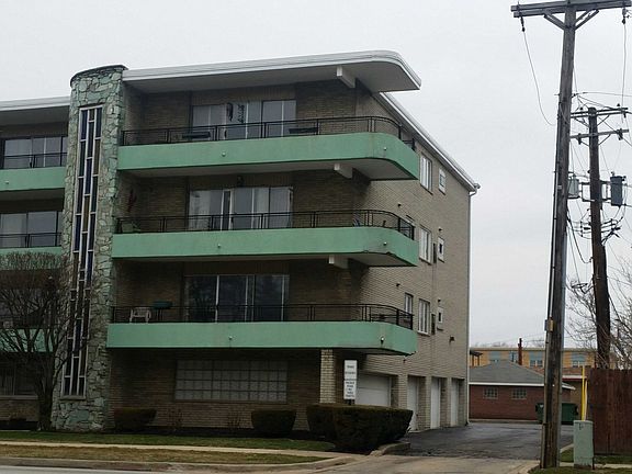 3rd image of 3140 W 99th St APT 1C