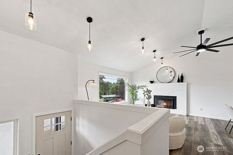 4th image of 21246 15th Avenue S