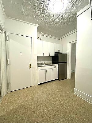 3rd image of 226 E 89th St #8B