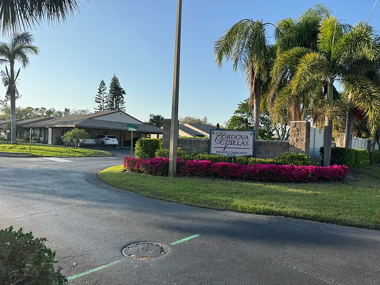 Community Entrance off of 59th street