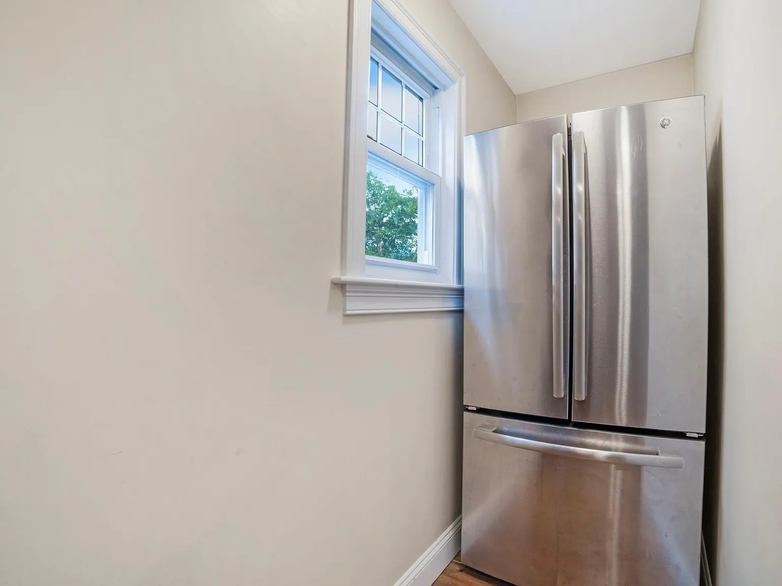 3 bed, 1000 sqft, $2,900 — Photo 4
