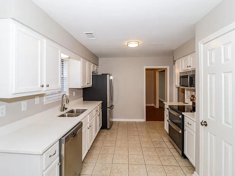 2268 Lake Hill Ct — Photo 8
