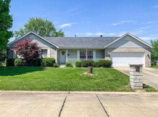 5771 Meramec Ct, Smithton, IL 62285
