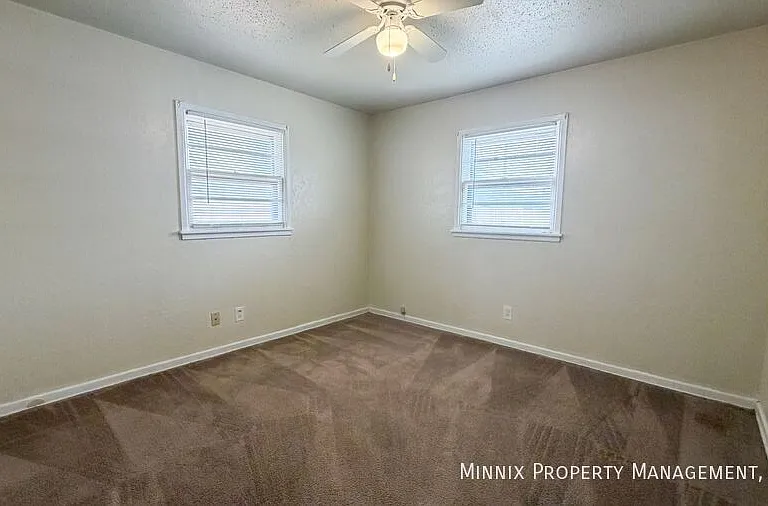 2113 S Loop 289 #B — Photo 10