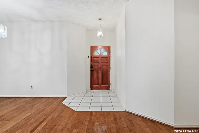 4 bed, 2.0 bath, 2038 sqft, $2,150 — Photo 2