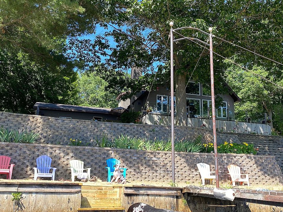 2nd image of 2868 Lone Pine Rd