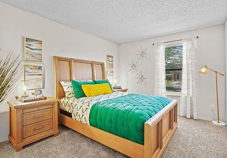 Silver Springs Apts. — Photo 2