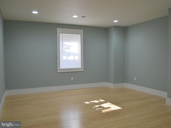 5th image of 528 Highland St NW