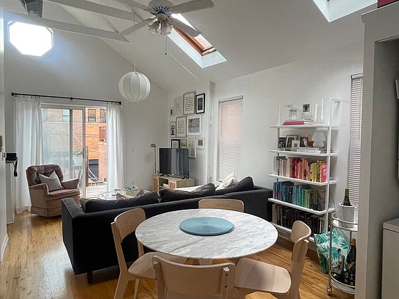 4th image of 2311 N Greenview Ave #2R