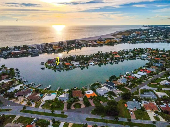 10103 Tarpon Dr, Treasure Island, FL 33706