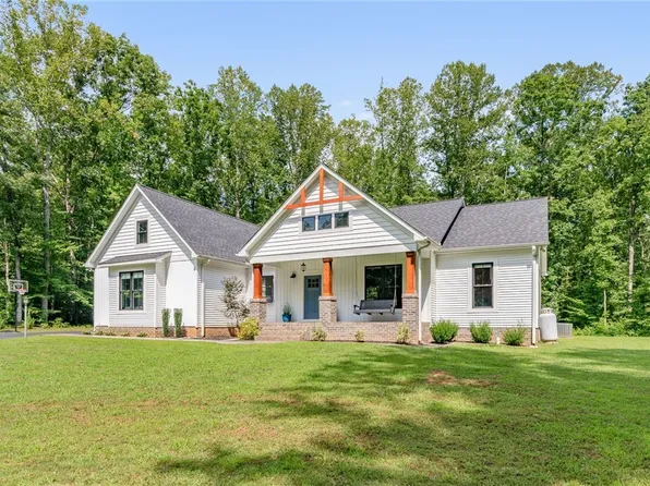 32 Julienne Ct, Louisa, VA 23093