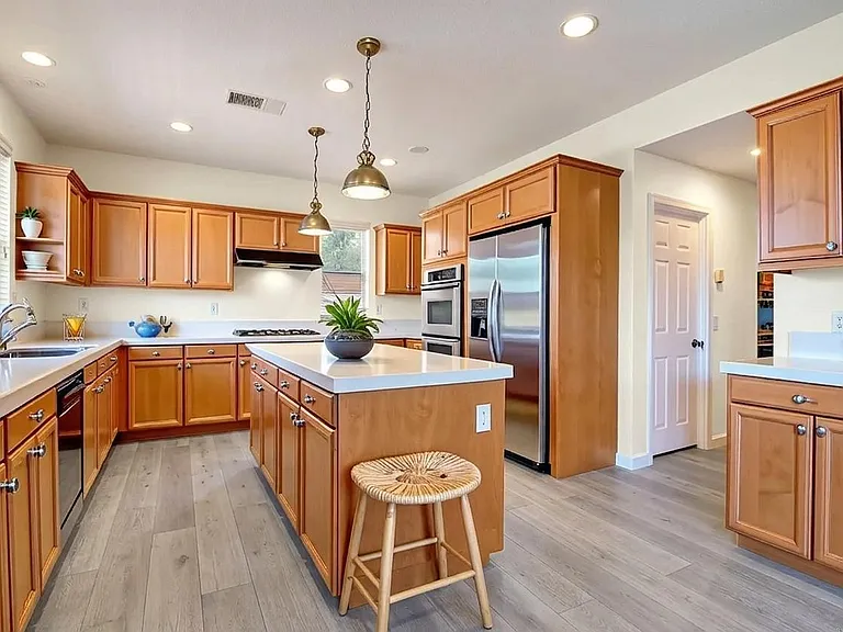5292 Village Dr — Photo 5