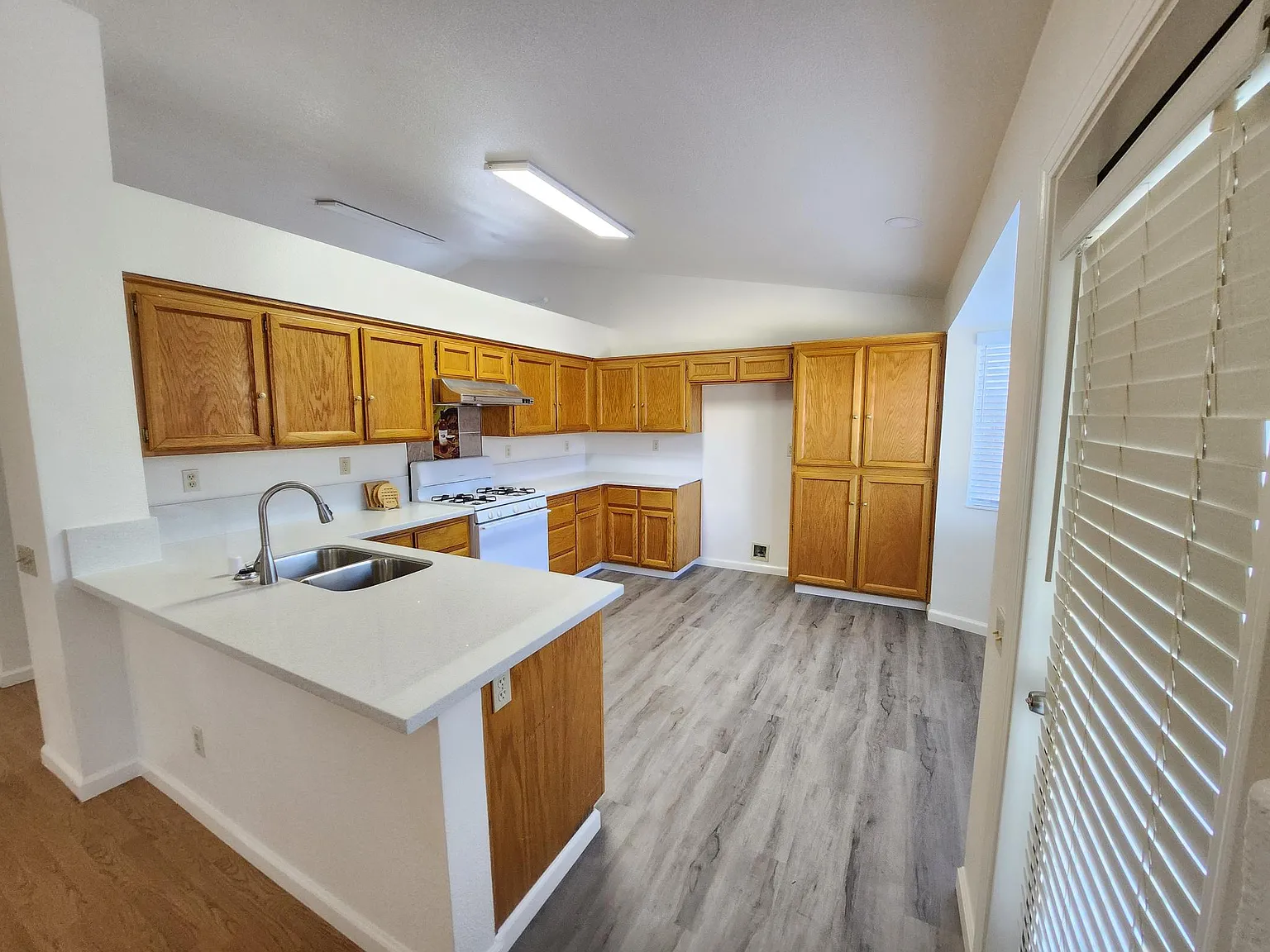 5661 Mapleton Way photo 1