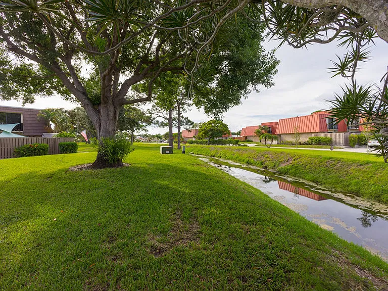 818 8th Ct — Photo 18