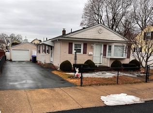 35 Harris St, Pawtucket, RI 02861