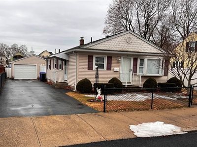 35 Harris St, Pawtucket, RI, 02861