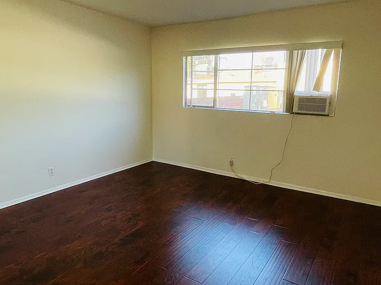 7719 Hampton Ave #12 — Photo 4