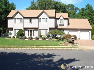 19 Crossridge Cir, Marlboro, NJ 07746