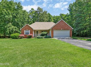 338 Swallows Xing, Grimsley, TN 38565