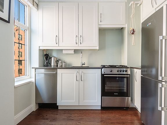 4th image of 465 W 23rd St APT 14H