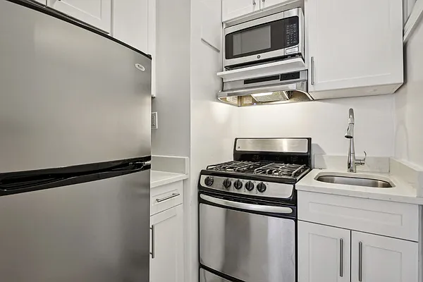 Rented by Cooper & Cooper Real Estate | media 10