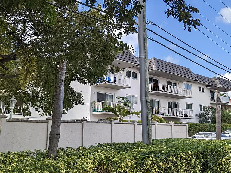 11610 N Bayshore Dr #3H — Photo 12