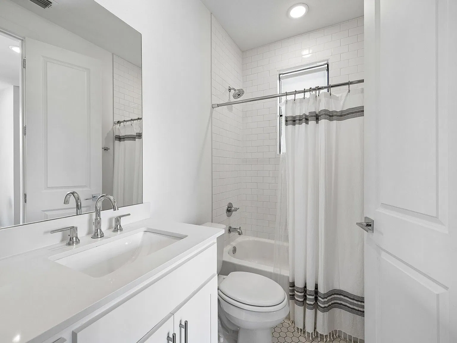 3 bed, 3.5 bath, 1919 sqft, $3,600 — Photo 4