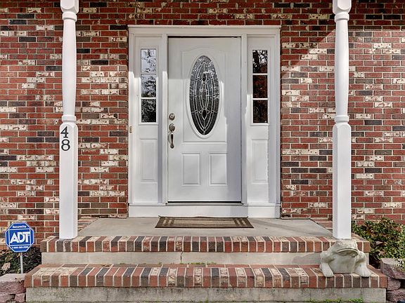5th image of 48 Redwood Dr