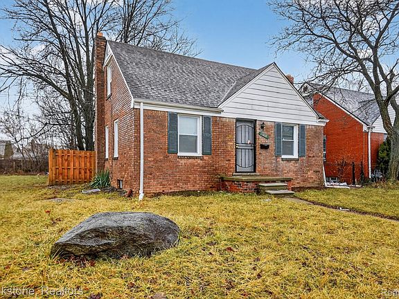 3rd image of 16410 Novara St