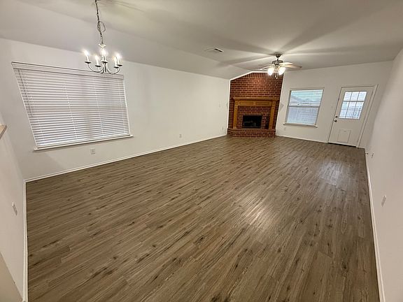 3rd image of 2813 Spencer Cir