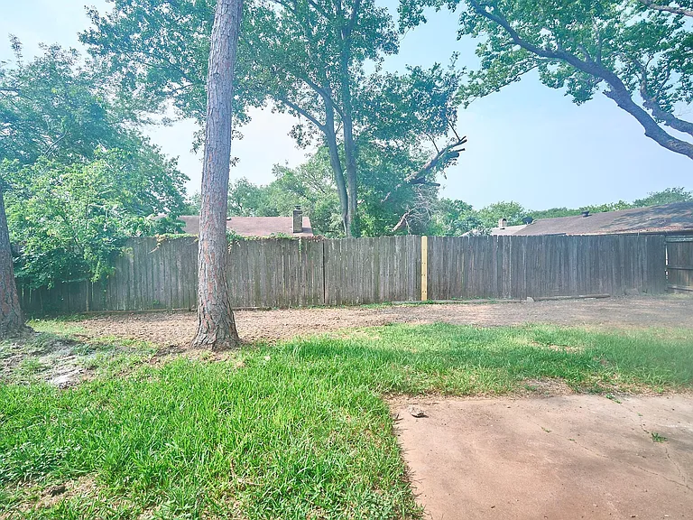 923 Kenforest Dr — Photo 20
