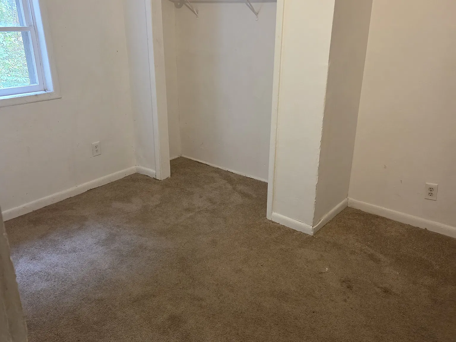 3 bed, 1000 sqft, $1,300 — Photo 3
