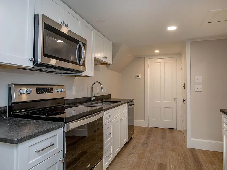 21 Summer St #4 — Photo 1