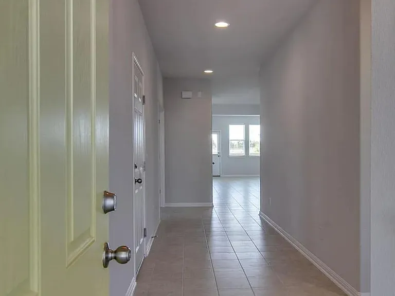 240 La Escalera Dr — Photo 6
