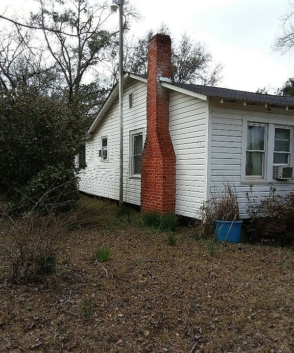 2nd image of 512 Garbett Rd