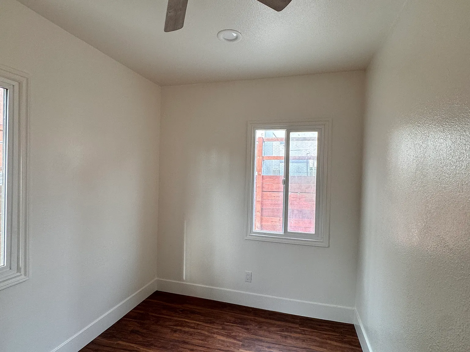 2 bed, 650 sqft, $2,300 — Photo 2